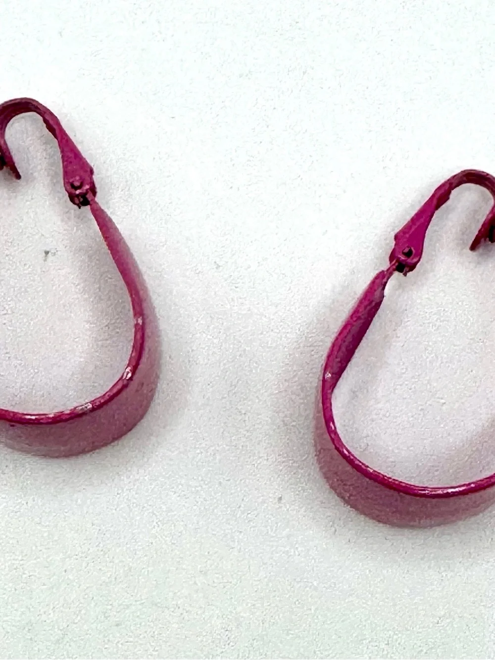 Vintage Retro 80’s clip on earrings pink enamel finish